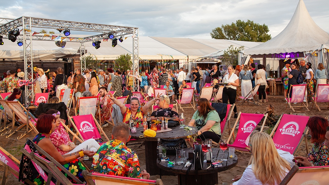 Sommerfest 2024 mit dem Thema Flower Power