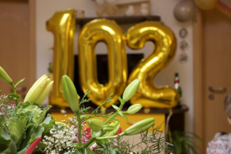 Erika Weinhold feiert ihren 102. Geburtstag im Wohnpark Schackensleben